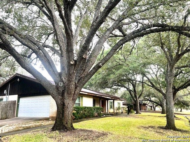 40 Encino Loma, Beeville, TX 78102