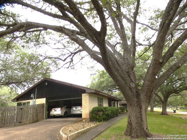 40 Encino Loma, Beeville, TX 78102