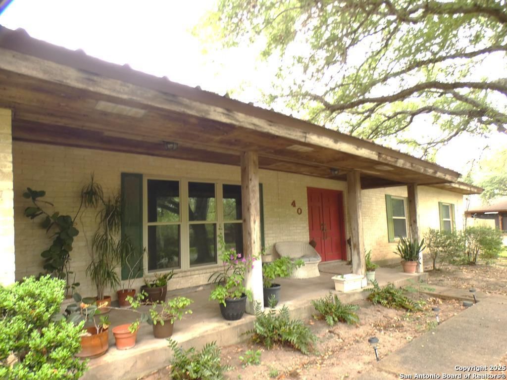 40 Encino Loma, Beeville, TX 78102