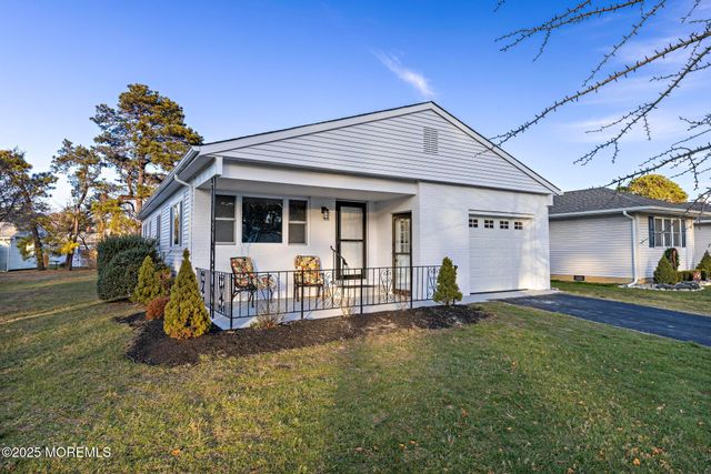 86 San Carlos Street, Toms River, NJ 08757