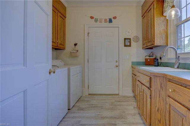 559 Rocky Hock RD, Wakefield, VA 23888