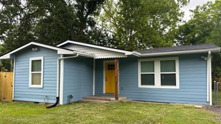 227 Kansas Street, Bacliff, TX 77518