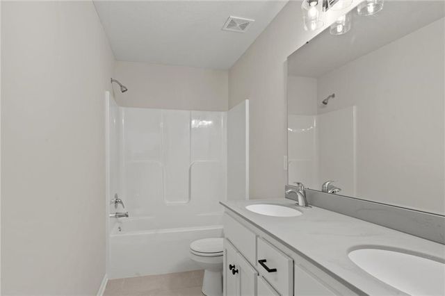 6017 NE 118th Street, Kansas City, MO 64156