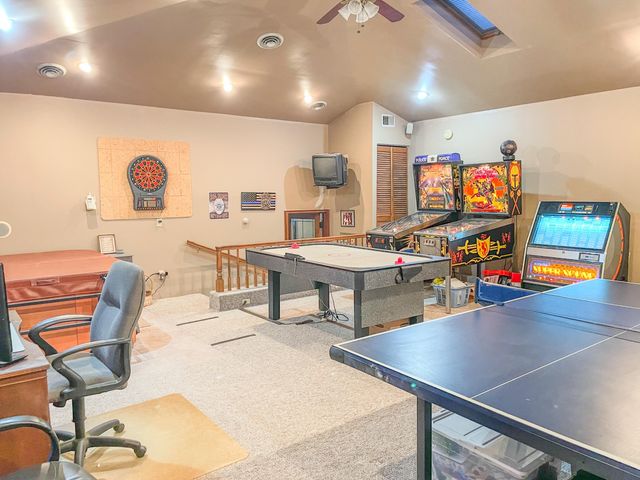 8796 Madison Avenue, Munster, IN 46321