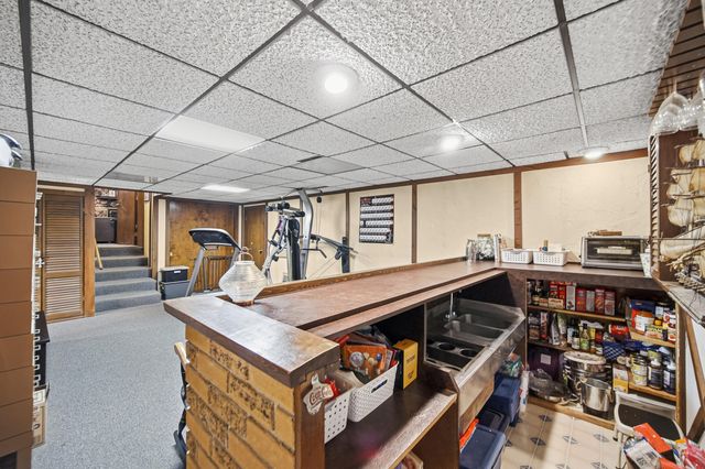 8796 Madison Avenue, Munster, IN 46321