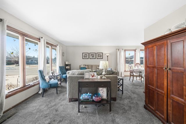 8796 Madison Avenue, Munster, IN 46321