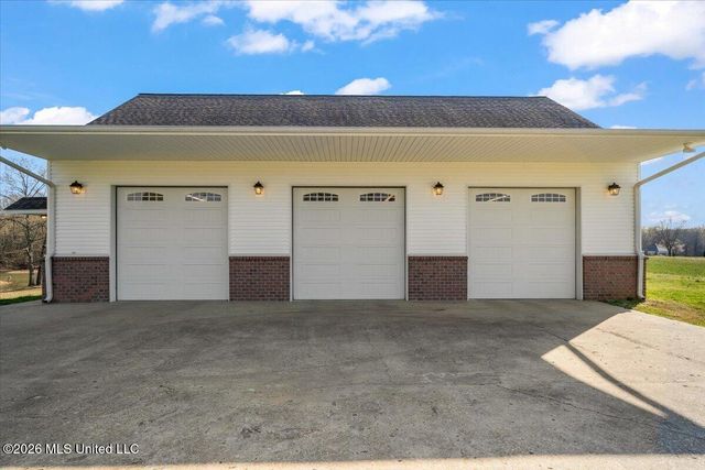 3105 U.S. 72, Holly Springs, MS 38635