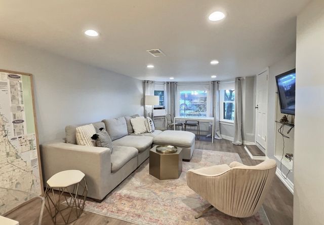 3745 N SEMINARY Avenue 1, Chicago, IL 60613