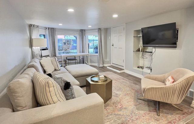 3745 N SEMINARY Avenue 1, Chicago, IL 60613