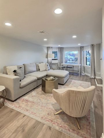 3745 N SEMINARY Avenue 1, Chicago, IL 60613