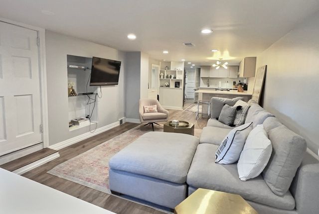 3745 N SEMINARY Avenue 1, Chicago, IL 60613