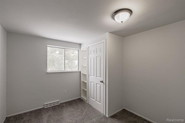 6445 Pontiac Lake Road, Waterford, MI 48327