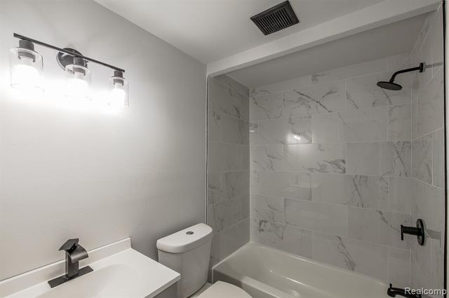 6445 Pontiac Lake Road, Waterford, MI 48327