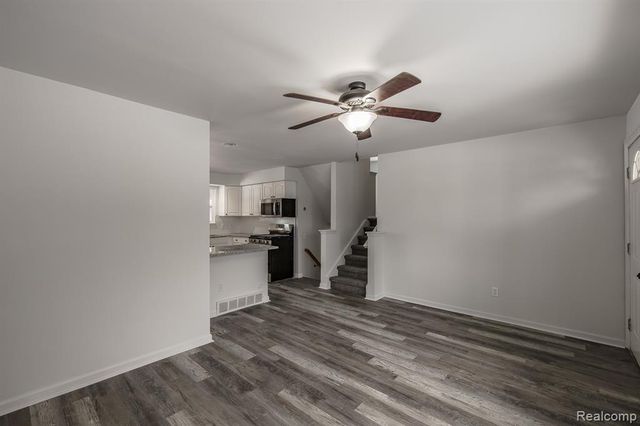 6445 Pontiac Lake Road, Waterford, MI 48327