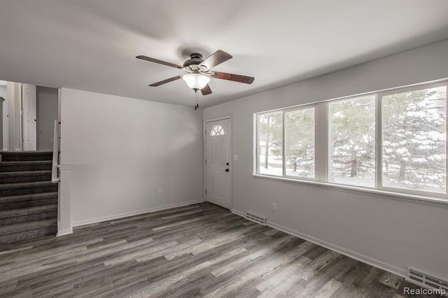 6445 Pontiac Lake Road, Waterford, MI 48327