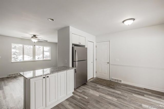 6445 Pontiac Lake Road, Waterford, MI 48327