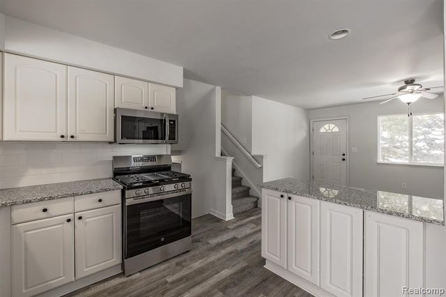 6445 Pontiac Lake Road, Waterford, MI 48327