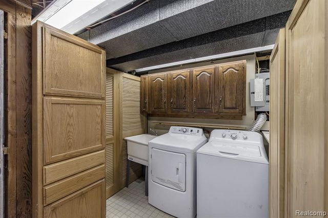 6445 Pontiac Lake Road, Waterford, MI 48327