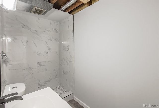 6445 Pontiac Lake Road, Waterford, MI 48327