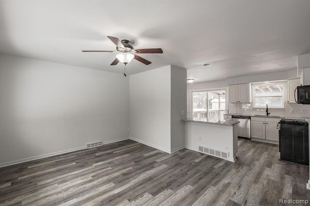 6445 Pontiac Lake Road, Waterford, MI 48327