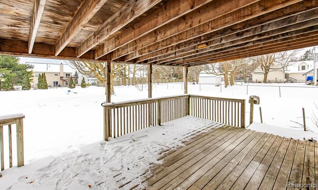 6445 Pontiac Lake Road, Waterford, MI 48327