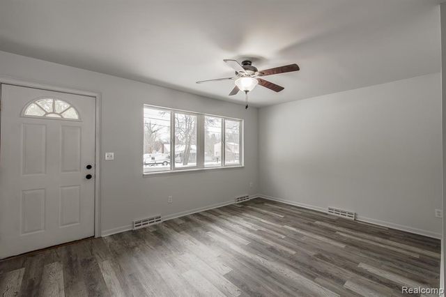 6445 Pontiac Lake Road, Waterford, MI 48327