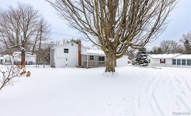 6445 Pontiac Lake Road, Waterford, MI 48327