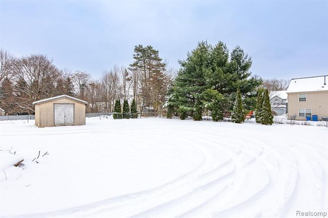 6445 Pontiac Lake Road, Waterford, MI 48327