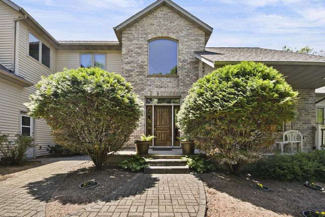 S4349 Fox Hill Circle, Baraboo, WI 53913