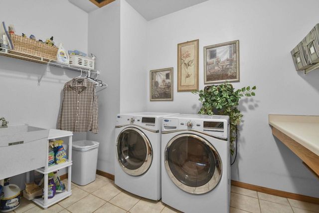 S4349 Fox Hill Circle, Baraboo, WI 53913