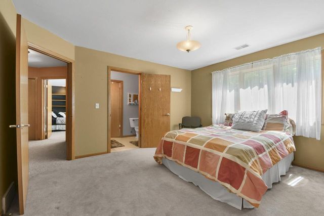 S4349 Fox Hill Circle, Baraboo, WI 53913