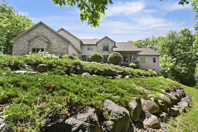 S4349 Fox Hill Circle, Baraboo, WI 53913