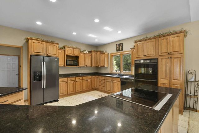 S4349 Fox Hill Circle, Baraboo, WI 53913