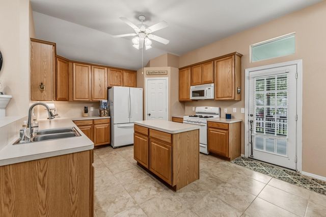 273 Sunset Path S, Conroe, TX 77316