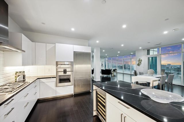 4521 San Felipe Street 2304, Houston, TX 77027