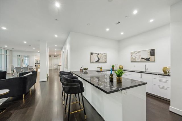 4521 San Felipe Street 2304, Houston, TX 77027