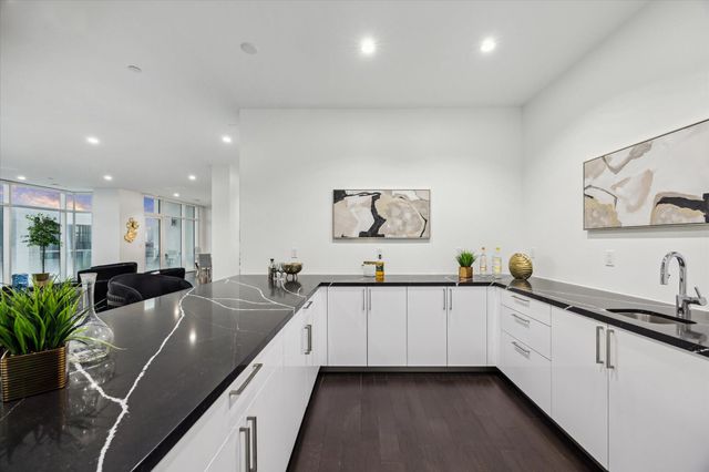 4521 San Felipe Street 2304, Houston, TX 77027