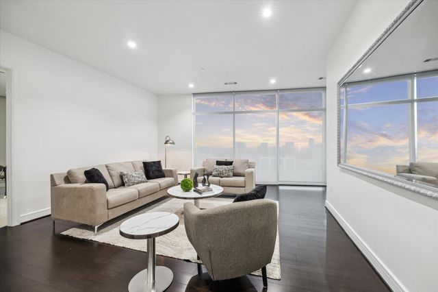 4521 San Felipe Street 2304, Houston, TX 77027