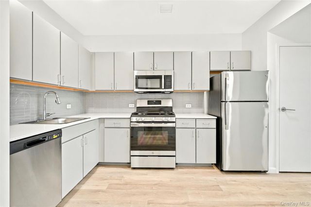 1731 Lacombe Avenue 3A, Bronx, NY 10473