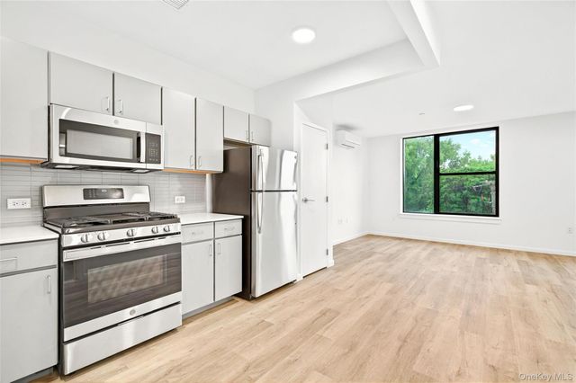 1731 Lacombe Avenue 3A, Bronx, NY 10473