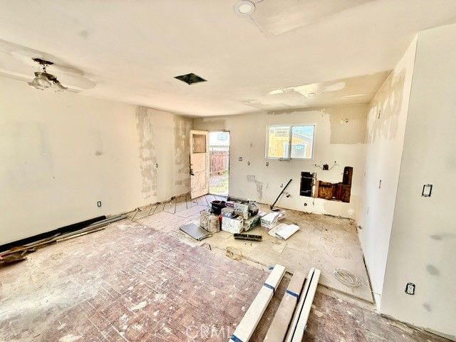 15021 15023 Sylvan, Van Nuys, CA 91411