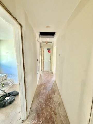 15021 15023 Sylvan, Van Nuys, CA 91411