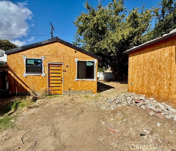 15021 15023 Sylvan, Van Nuys, CA 91411