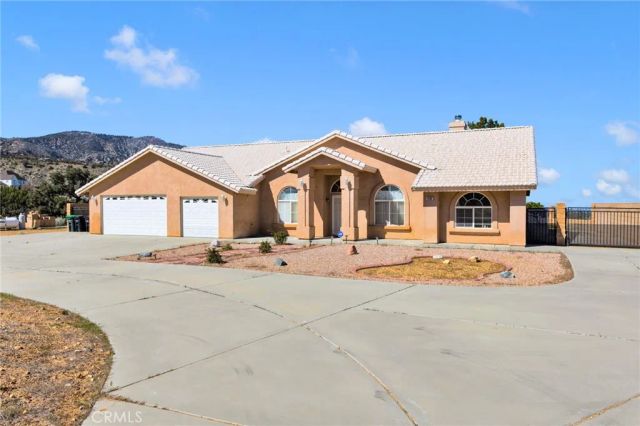 8250 Snow Cap, Pinon Hills, CA 92372