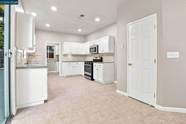 5683 Vintage Cir, Stockton, CA 95219