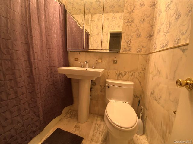 27010 Grand Central Parkway 6A, Floral Park, NY 11005