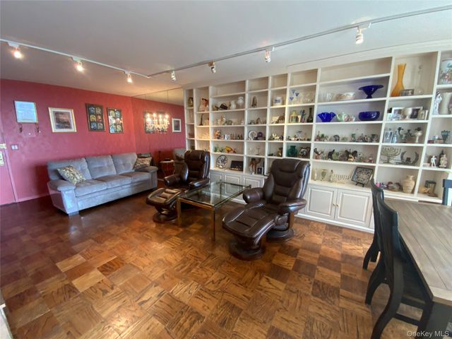 27010 Grand Central Parkway 6A, Floral Park, NY 11005