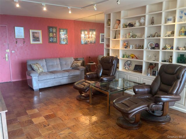 27010 Grand Central Parkway 6A, Floral Park, NY 11005