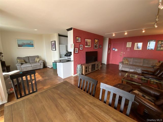 27010 Grand Central Parkway 6A, Floral Park, NY 11005