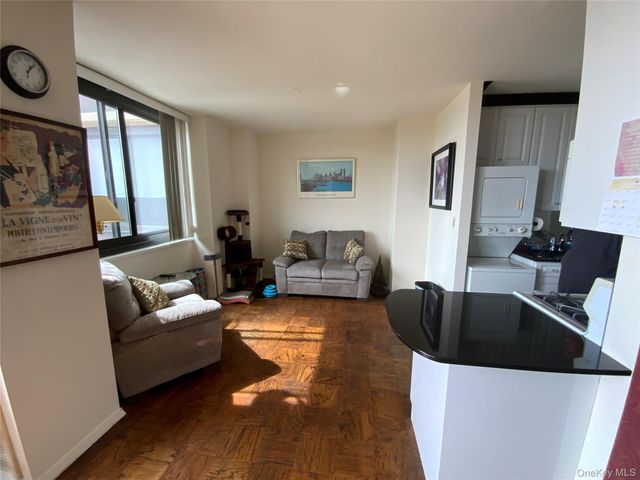 27010 Grand Central Parkway 6A, Floral Park, NY 11005